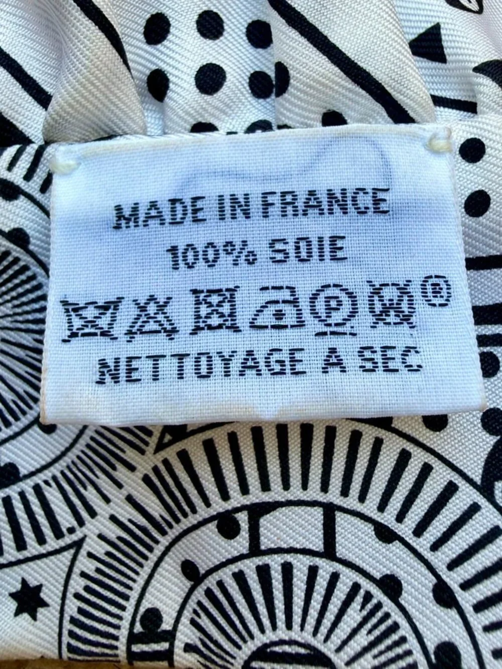 Hermès Black White Éperon d'Or Bandana Ruffled Silk Twilly Scarf